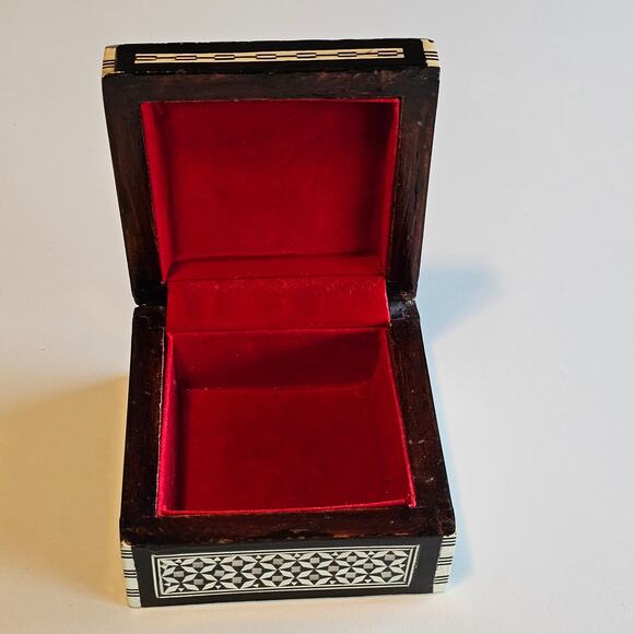 Vintage Mother of Pearl Inlay Wooden Trinket Jewelry Box made in Egypt - Picture 9 of 11